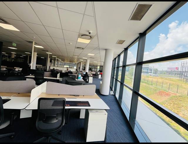 2,495M² OFFICE TO LET IN NOORDWYK